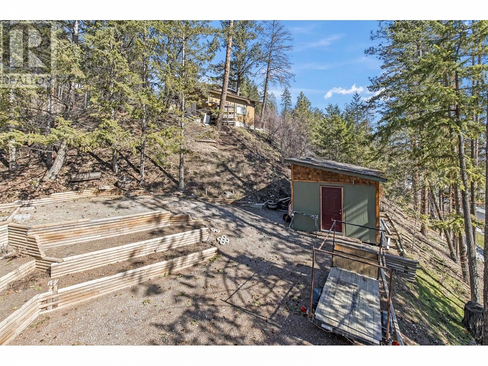 6333 Forest Hill Drive Peachland Photo 15